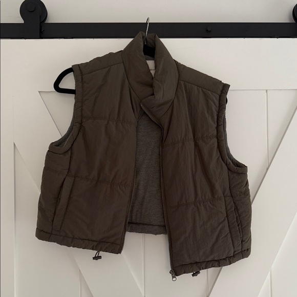 *NEVER WORN* Thread & Supply Olive Puffer Vest - Picture 1 of 3